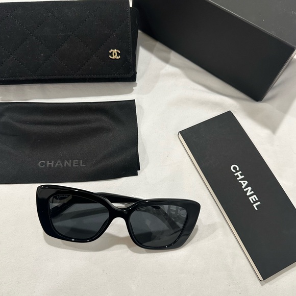 Chanel Black Women's Sunglasses - Picture 1 of 7